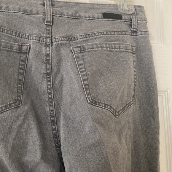 jones new york straight leg jeans - Picture 13 of 16